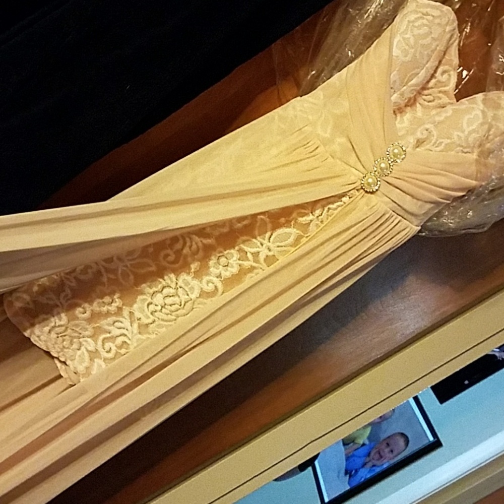 Dress - Picture 2 of 3